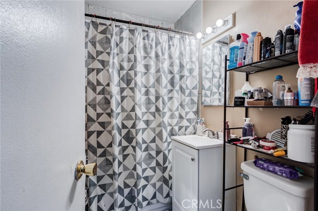 1222 N Placentia Avenue, Anaheim CA: https://media.crmls.org/medias/18a7c60f-a46c-438b-96f9-68d353dd2e63.jpg