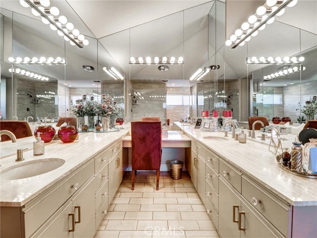 208 Kavenish S Drive, Rancho Mirage CA: https://media.crmls.org/medias/18a7e1aa-1981-4396-9d55-4d229cf7c3fd.jpg