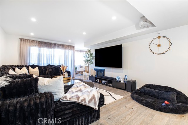 7625 Reseda Boulevard, Reseda CA: https://media.crmls.org/medias/18a8b859-4306-4365-881d-edcb9e15e1eb.jpg