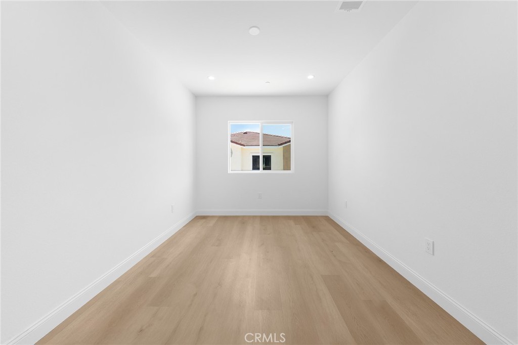 https://media.crmls.org/medias/18aa4e98-4f0b-4881-9fdd-2192f32ca3fa.jpg?preset=X-Large