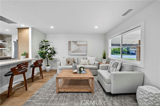 Detail Gallery Image 11 of 44 For 1701 Saybrook, Tustin,  CA 92780 - 3 Beds | 2 Baths