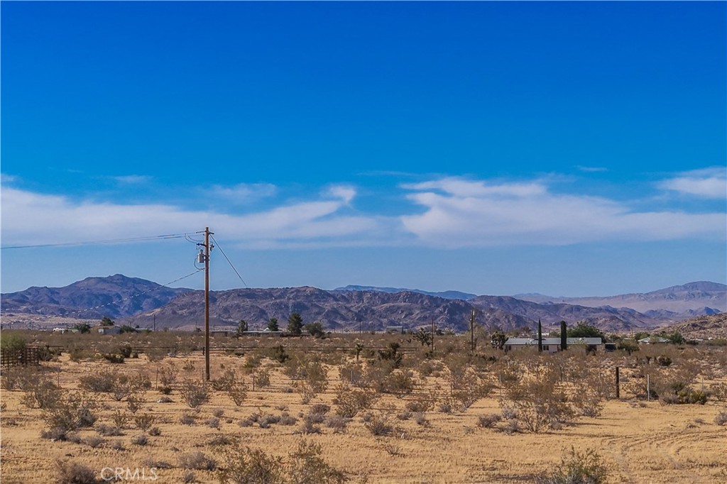 https://media.crmls.org/medias/18ac1c0f-684d-46a8-8d97-156e872aa37f.jpg?preset=X-Large