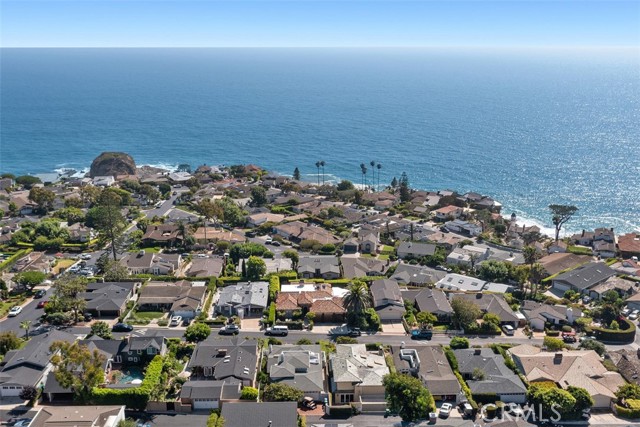 9 N Encino, Laguna Beach CA: https://media.crmls.org/medias/18ad88df-cc35-4826-aaa5-898786a8ced8.jpg