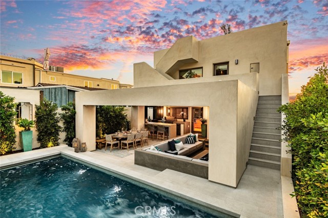 2540 Manhattan Avenue, Hermosa Beach CA: https://media.crmls.org/medias/18adbeff-7cc5-4dd7-b144-f0eca5c365a5.jpg
