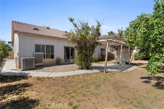 1721 W Ave H-4, Lancaster CA: https://media.crmls.org/medias/18ae083a-f3e4-408e-801b-b53c3c49e12d.jpg