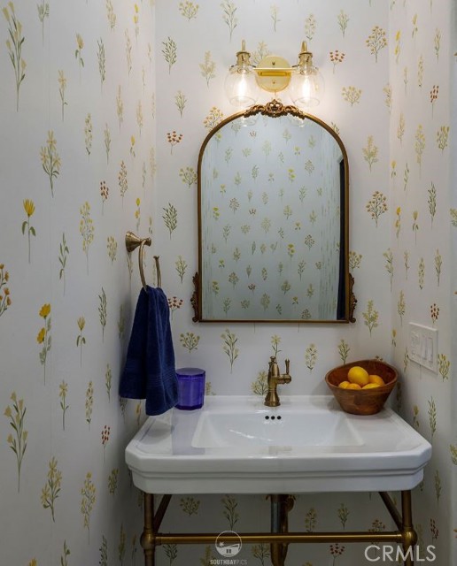 Detail Gallery Image 15 of 29 For 202 N Irena Ave #B,  Redondo Beach,  CA 90277 - 3 Beds | 2/1 Baths