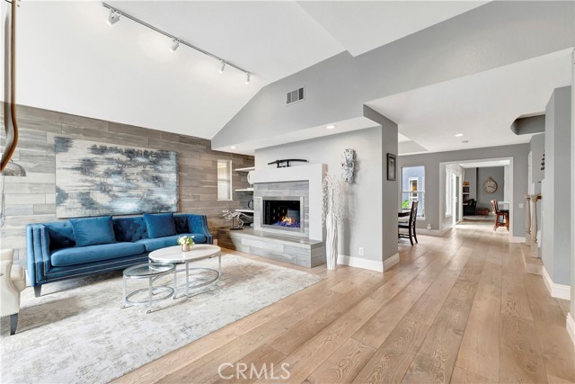 Detail Gallery Image 17 of 55 For 1916 Pine St, Huntington Beach,  CA 92648 - 4 Beds | 3 Baths