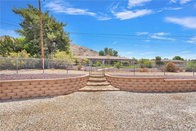 19410 Allegheny Court, Apple Valley CA: https://media.crmls.org/medias/18b1ac4d-4477-4b4f-92e0-6ed45db7ef99.jpg