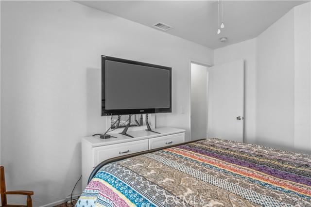 7483 Catalpa Avenue, Highland CA: https://media.crmls.org/medias/18b1c217-2f6d-4536-8cd2-76fa9f5d8dbc.jpg