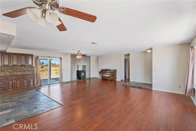 Detail Gallery Image 7 of 34 For 14022 Valle Vista Rd, Phelan,  CA 92371 - 3 Beds | 2 Baths