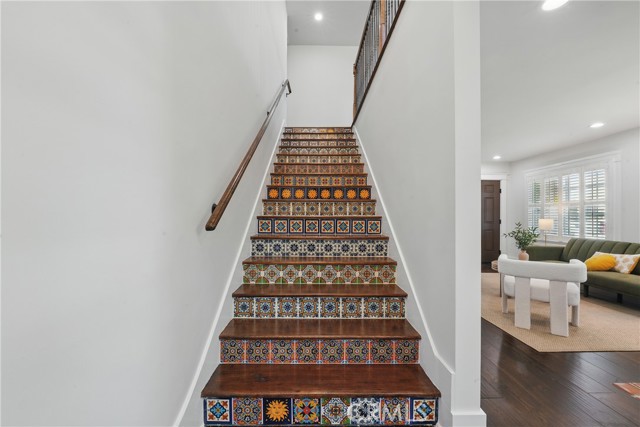 2111 S Bronson Ave, Los Angeles CA: https://media.crmls.org/medias/18b28bae-9256-46eb-b42a-267644c2bec8.jpg