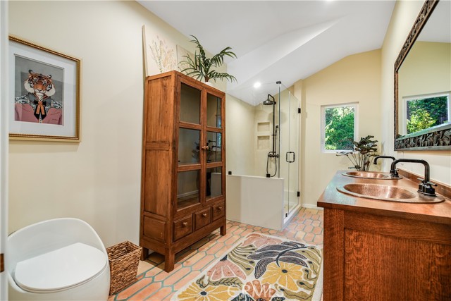 4295 Canoga Avenue, Woodland Hills CA: https://media.crmls.org/medias/18b3102c-11c5-4f06-be3a-3399c1cd03ab.jpg