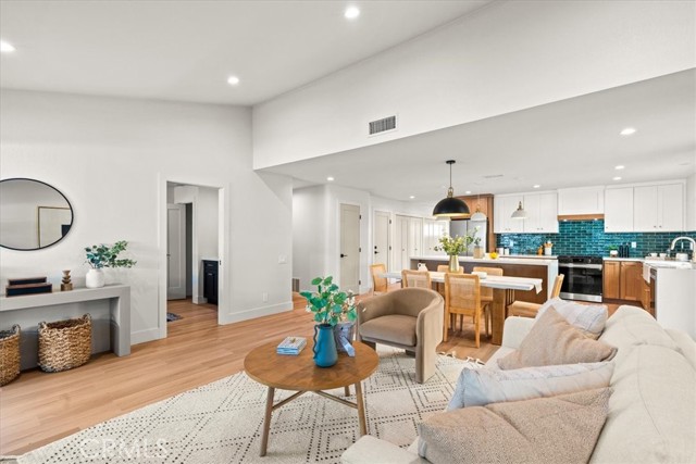 27695 Via Turina, Mission Viejo CA: https://media.crmls.org/medias/18b32a24-3c3f-49ce-b96c-e0d3c40fbec2.jpg