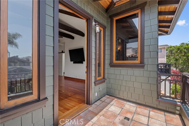401 8th Street, Manhattan Beach CA: https://media.crmls.org/medias/18b55049-4367-43f7-8718-d5da8eebec3b.jpg