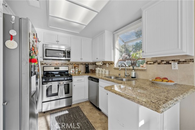 26964 Flo Lane, Canyon Country CA: https://media.crmls.org/medias/18b5f82d-0f25-4756-be96-b81b362fef7b.jpg