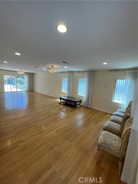 Detail Gallery Image 4 of 28 For 5118 Newcastle Ave, Encino,  CA 91316 - 3 Beds | 2 Baths