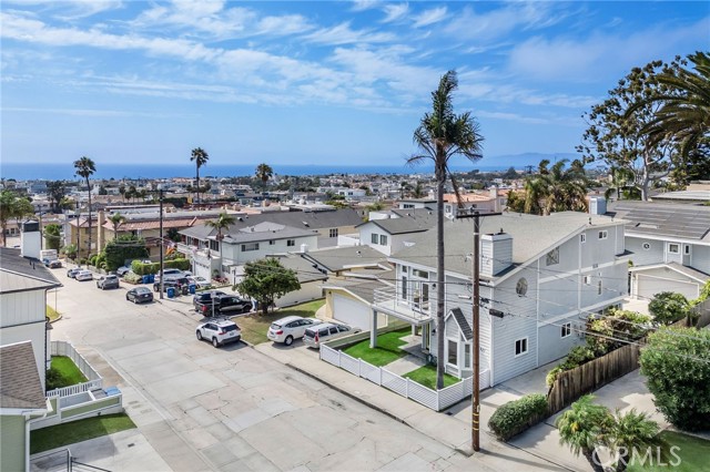 927 6th Street, Hermosa Beach CA: https://media.crmls.org/medias/18b78b56-42a9-4d5e-b7d3-267a18c3e5e5.jpg