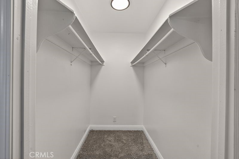 https://media.crmls.org/medias/18b93cfa-f2b2-4276-970d-43f743a49d7c.jpg?preset=X-Large