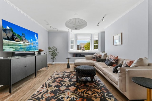 1800 Highland Avenue, Manhattan Beach CA: https://media.crmls.org/medias/18b98fe9-8446-4376-a04d-81ee25533aab.jpg