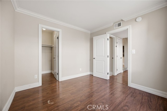 19208 Hamlin Street, 5 photo 36