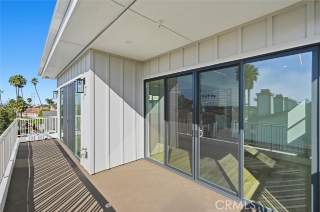 Detail Gallery Image 8 of 45 For 617 N Irena Ave #C,  Redondo Beach,  CA 90277 - 5 Beds | 3/1 Baths