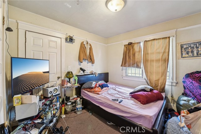 231 W 88th Street, Los Angeles CA: https://media.crmls.org/medias/18ba8fd4-9846-4ef9-aa4a-9ded57c382a9.jpg