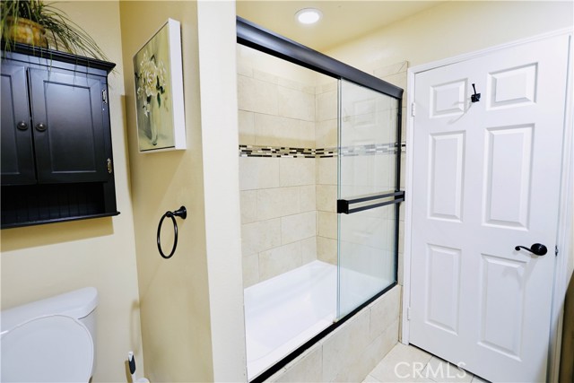 Detail Gallery Image 8 of 18 For 800 Glenway Dr #101,  Inglewood,  CA 90302 - 2 Beds | 2/1 Baths