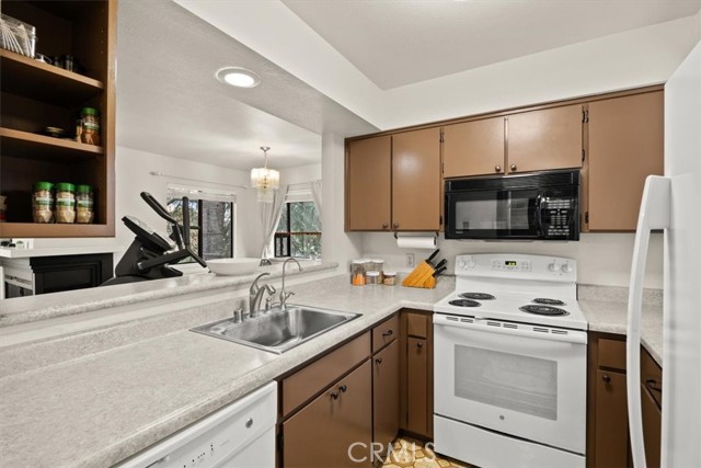 2924 Pennyroyal Dr, Chico CA: https://media.crmls.org/medias/18bb7a16-c3b7-4432-b50f-f64efed9f96e.jpg