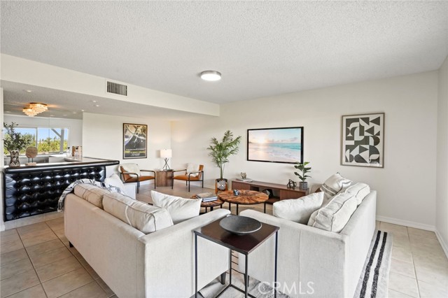 Detail Gallery Image 21 of 64 For 5932 Ellenview Ave, Woodland Hills,  CA 91367 - 5 Beds | 4 Baths