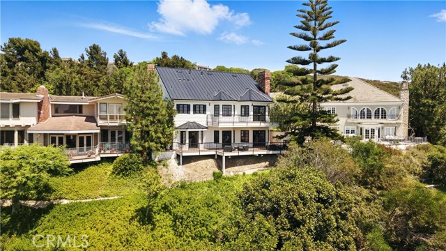 7 Belmont, Newport Beach CA: https://media.crmls.org/medias/18bc05bd-bfb5-44f6-84bf-cd0bbd6ba2d2.jpg