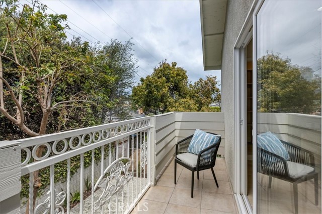 11927 Beatrice Street, Culver City CA: https://media.crmls.org/medias/18bc0f14-3e8f-4f60-831e-d0e4969b6f25.jpg