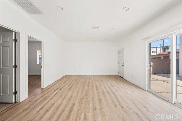 941 E 97th Street, Los Angeles CA: https://media.crmls.org/medias/18bcade4-e621-4ad2-81d9-087fb58300f7.jpg