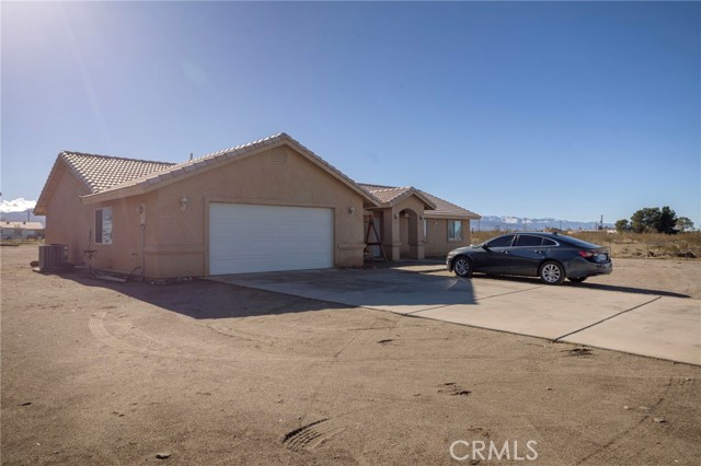 4265 Camellia, Phelan CA: https://media.crmls.org/medias/18be8adc-8dbf-4a3e-9062-b15ad5f32c4b.jpg