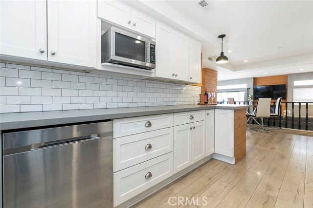 11911 Magnolia Boulevard, Valley Village CA: https://media.crmls.org/medias/18be9dca-87f4-4e29-b418-da2e251bcad4.jpg