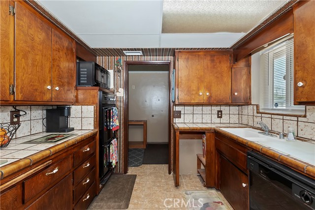 1255 E 25th Street, San Bernardino CA: https://media.crmls.org/medias/18bebe91-889f-4a4b-acba-e710e9aefa26.jpg
