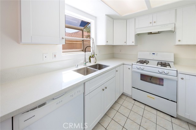 Detail Gallery Image 9 of 17 For 347 W Stocker St #110,  Glendale,  CA 91202 - 2 Beds | 2 Baths