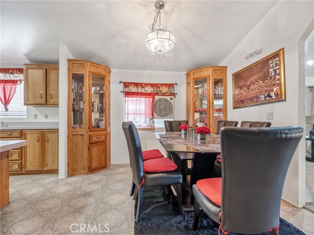 Detail Gallery Image 10 of 23 For 14153 Riviera Ct, Victorville,  CA 92395 - 3 Beds | 2 Baths