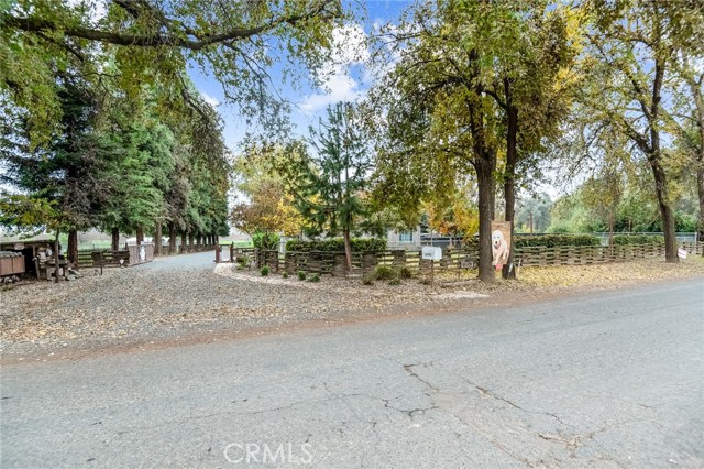 18701 Lort Drive, Visalia CA: https://media.crmls.org/medias/18c05ac3-d2e1-4ebd-844e-aeb531f90bdc.jpg