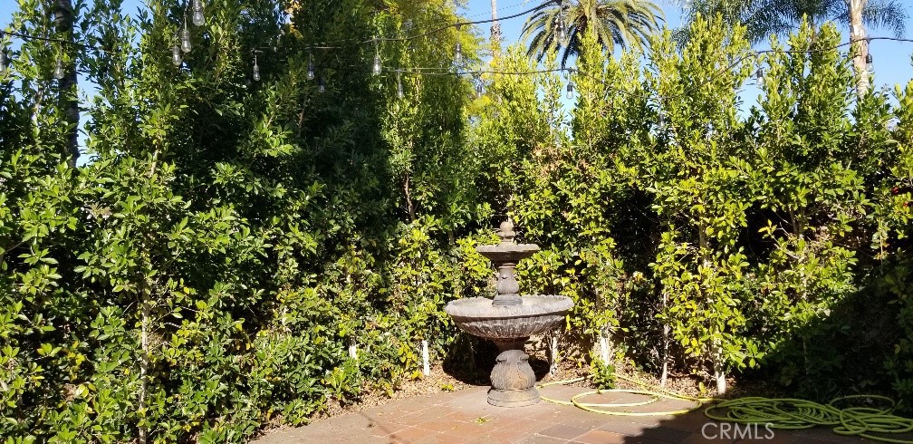 https://media.crmls.org/medias/18c12440-e802-4f16-8af6-823e9b9369ac.jpg?preset=X-Large