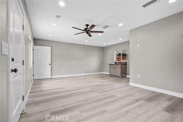 2321 Locust Avenue, Long Beach CA: https://media.crmls.org/medias/18c20e7e-aa58-4c2d-81f1-58d94114299e.jpg