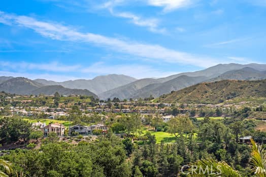 18 Beaconsfield, Rancho Santa Margarita CA: https://media.crmls.org/medias/18c38cd0-d051-4574-8d74-b8e67c758a1b.jpg