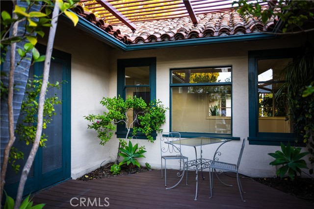 Detail Gallery Image 9 of 26 For 103 E Micheltorena St, Santa Barbara,  CA 93101 - 7 Beds | –/3 Baths
