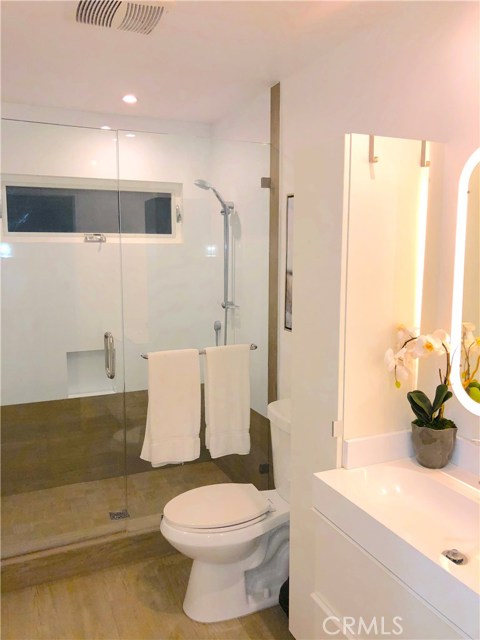 5714 Vantage Avenue, Valley Village CA: https://media.crmls.org/medias/18c66919-ae09-49c6-bd5c-a047419835a5.jpg