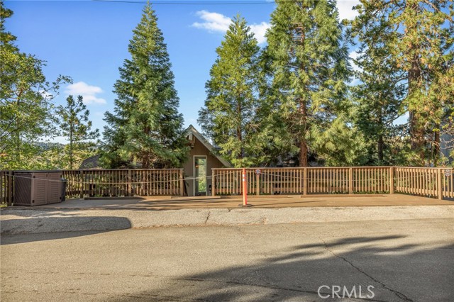 Detail Gallery Image 2 of 39 For 28195 Arbon, Lake Arrowhead,  CA 92352 - 3 Beds | 2 Baths