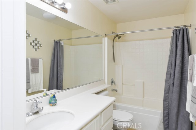 The second full bathroom with shower and tub combo.