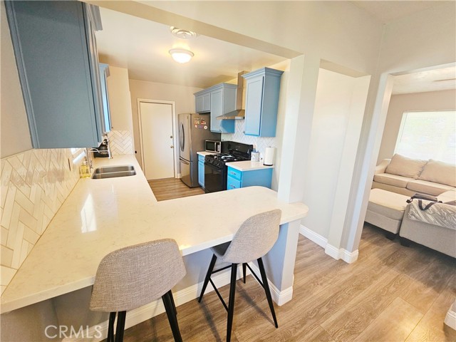 Detail Gallery Image 8 of 29 For 2124 Shamrock Way, Bakersfield,  CA 93304 - 2 Beds | 1 Baths