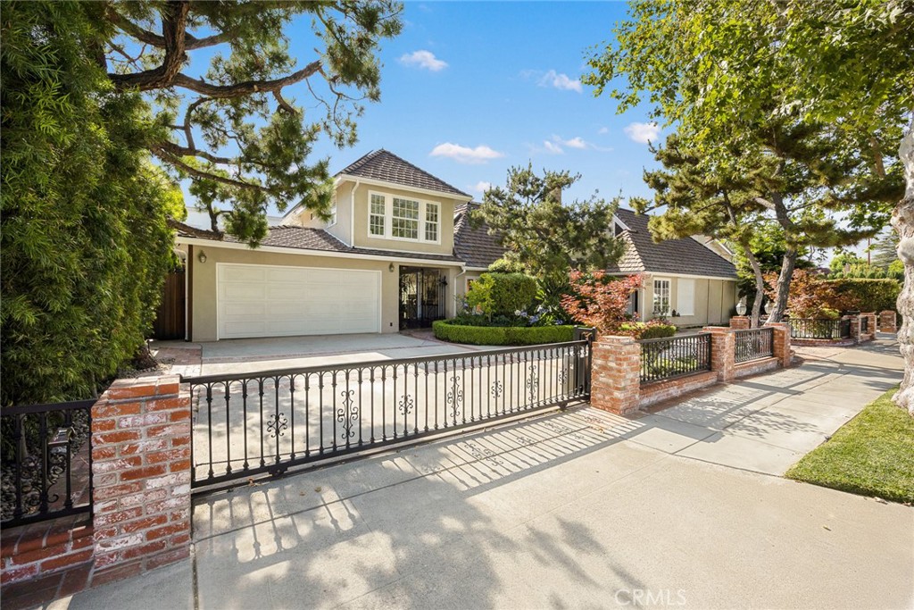 1321 Holly Avenue