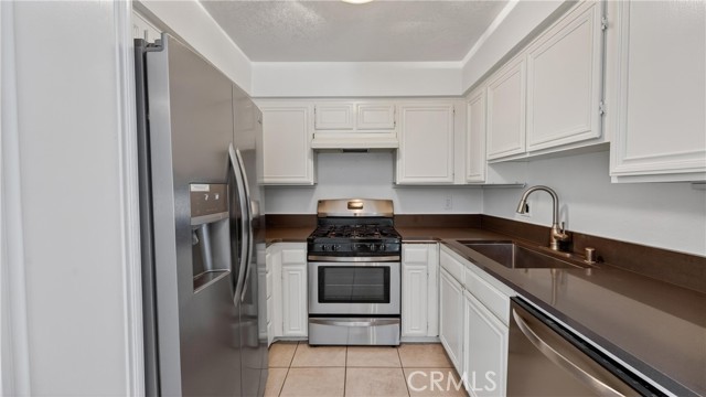 Detail Gallery Image 13 of 38 For 2600 W Segerstrom Ave #D,  Santa Ana,  CA 92704 - 3 Beds | 2/1 Baths