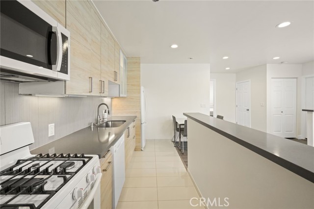 11716 Paso Robles Avenue, Granada Hills CA: https://media.crmls.org/medias/18c861ce-d1e4-40a7-9808-e176e306412f.jpg