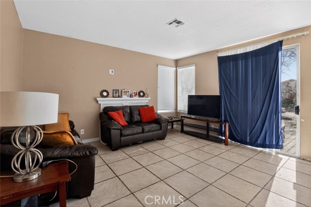 Detail Gallery Image 10 of 27 For 13281 Luna, Victorville,  CA 92392 - 5 Beds | 3 Baths